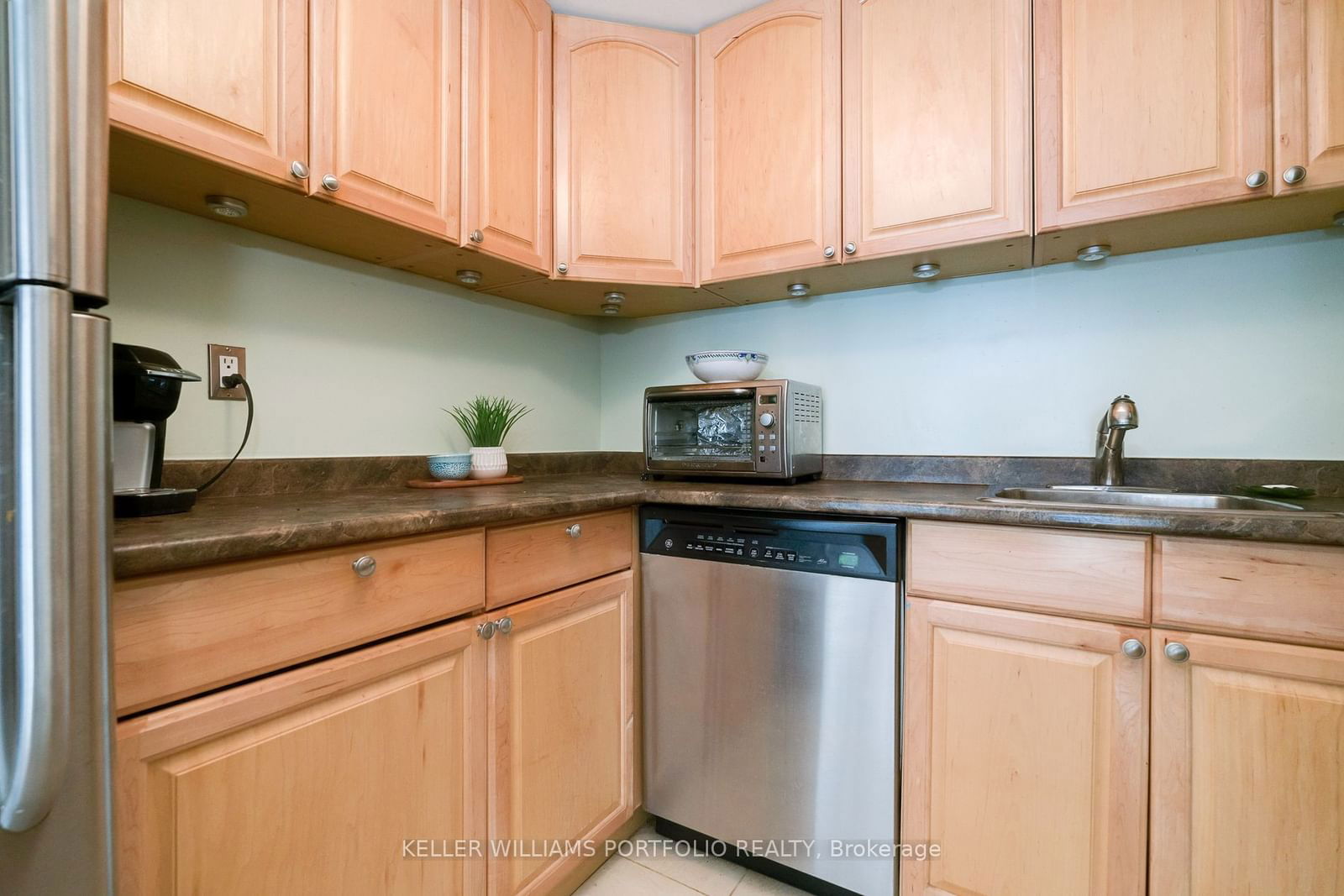 71 Front St E, unit 413 for sale - image #8