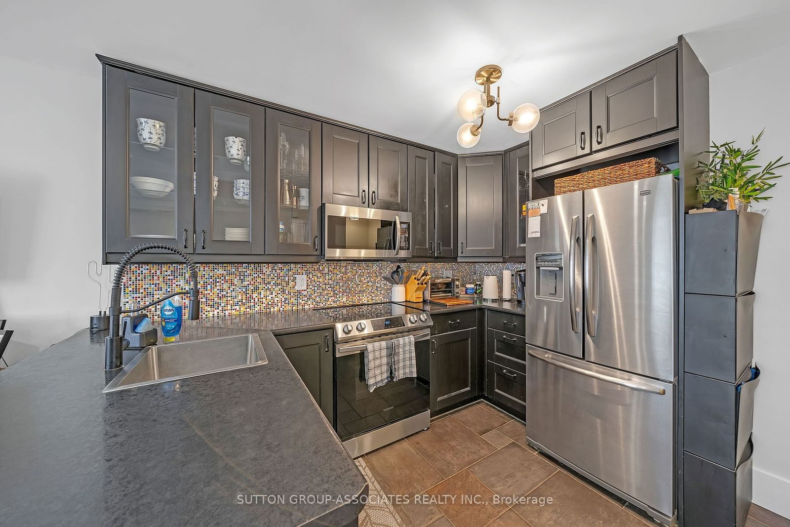 415 Jarvis St, unit 380 for sale - image #2