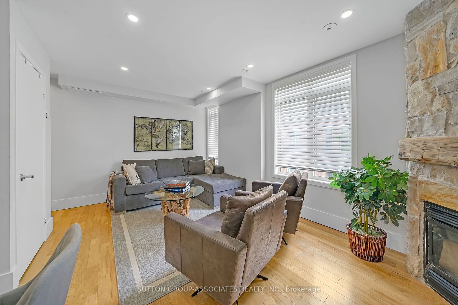 415 Jarvis St, unit 380 for sale - image #5