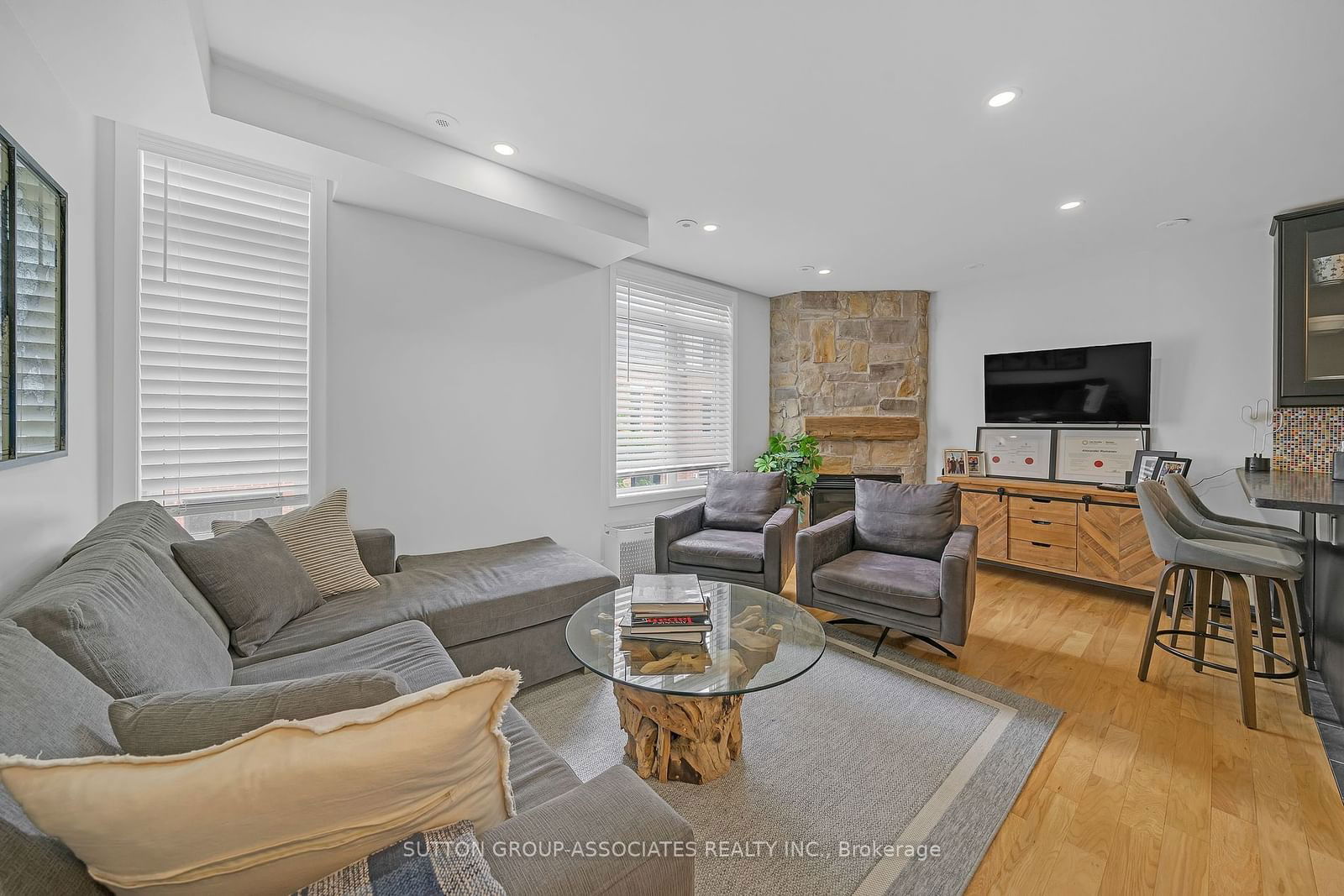 415 Jarvis St, unit 380 for sale