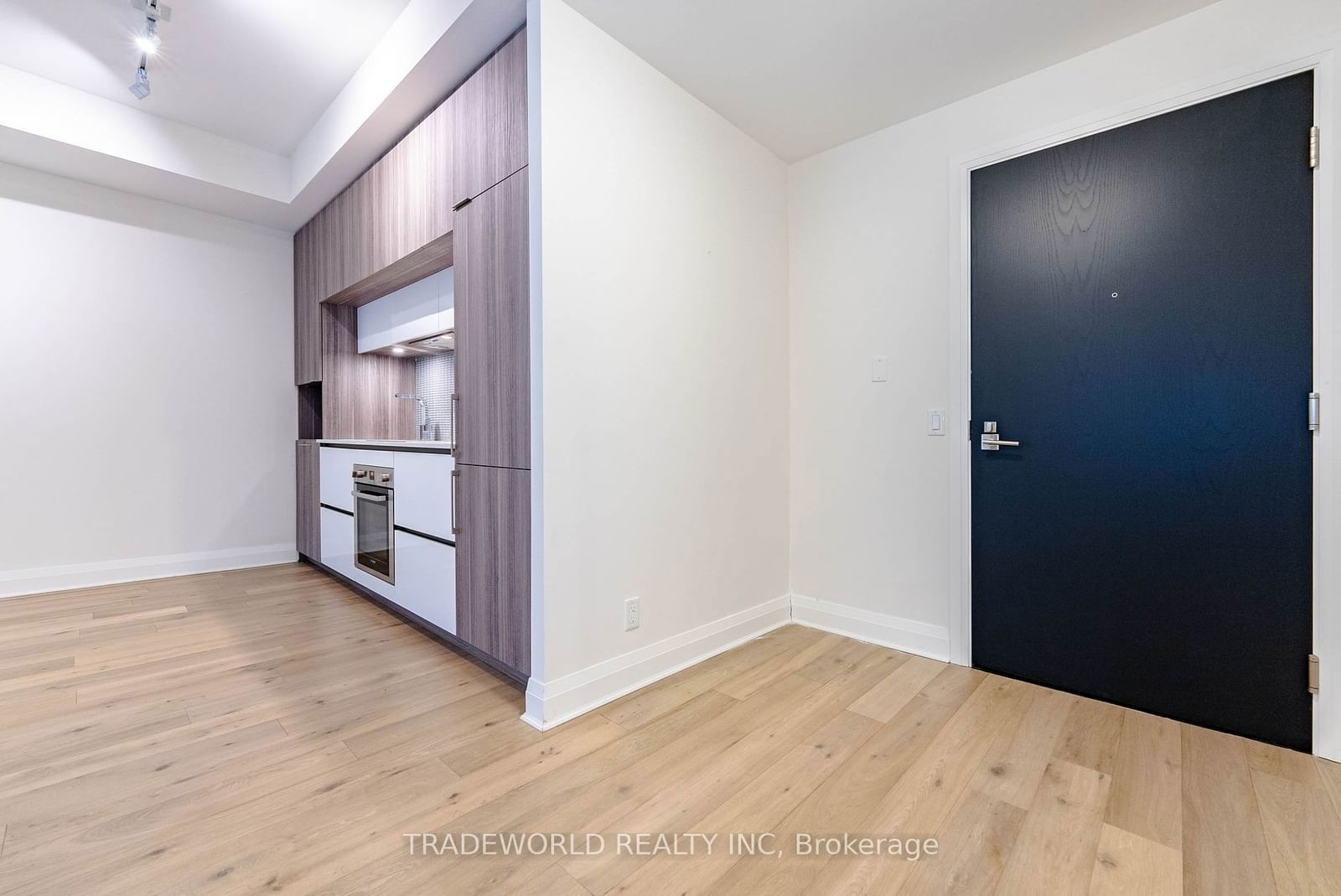 151 Avenue Rd, unit 305 for sale - image #8