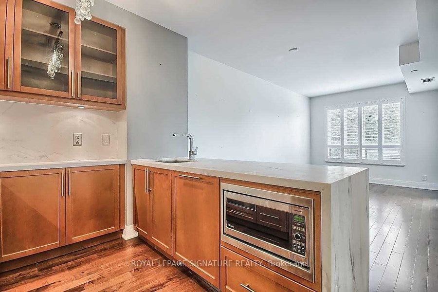 21 Clairtrell Rd, unit 403 for sale - image #8