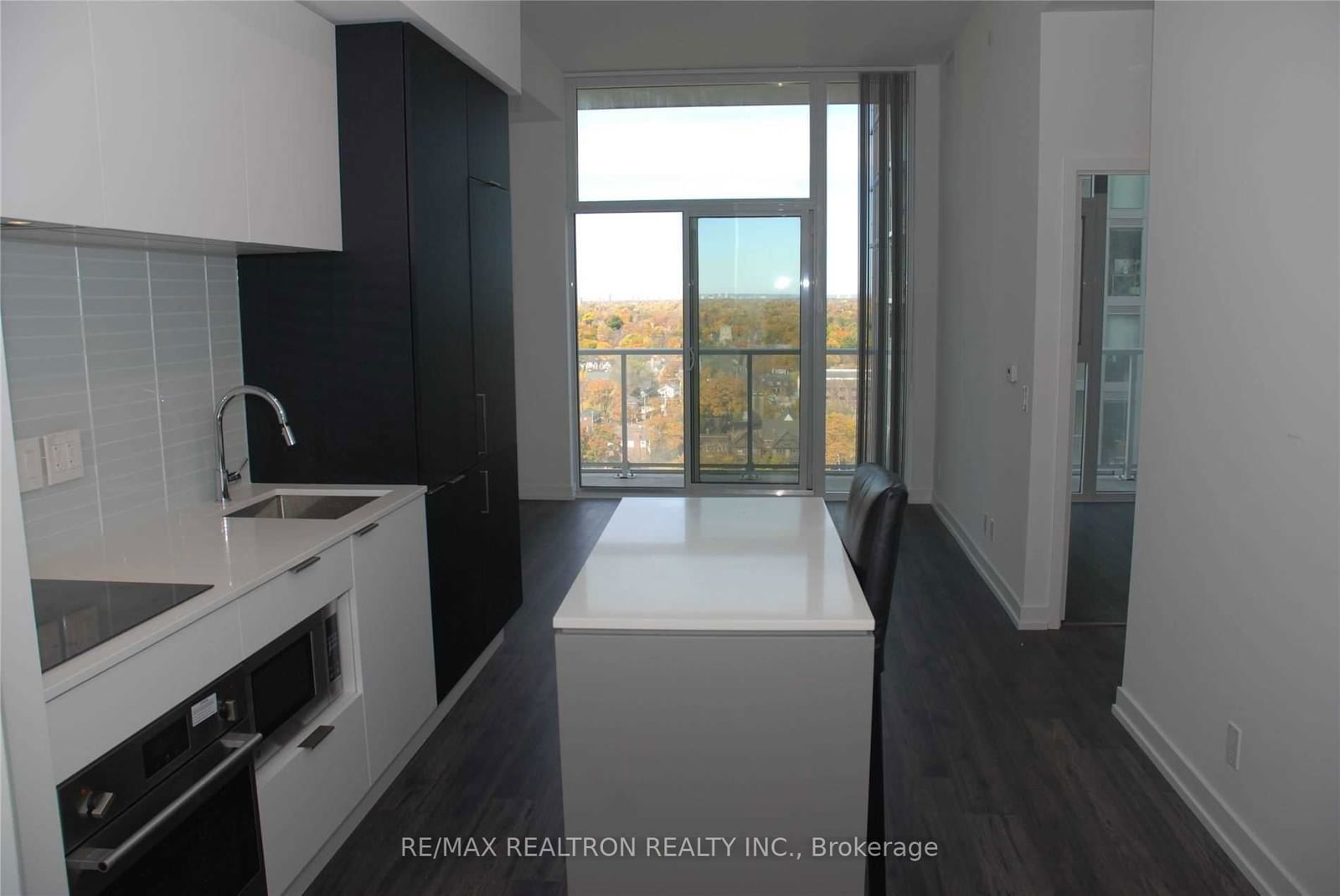 33 Helendale Ave, unit 1211 for rent