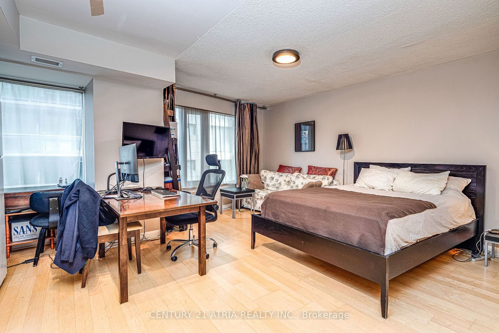 210 Victoria St, unit 809 for sale - image #1