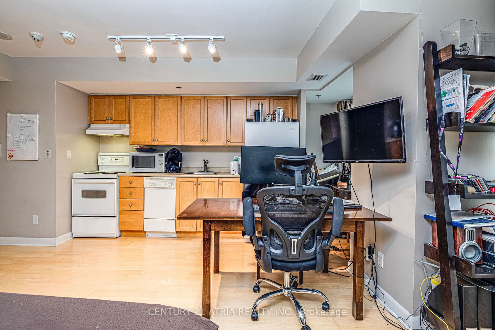 210 Victoria St, unit 809 for sale - image #4