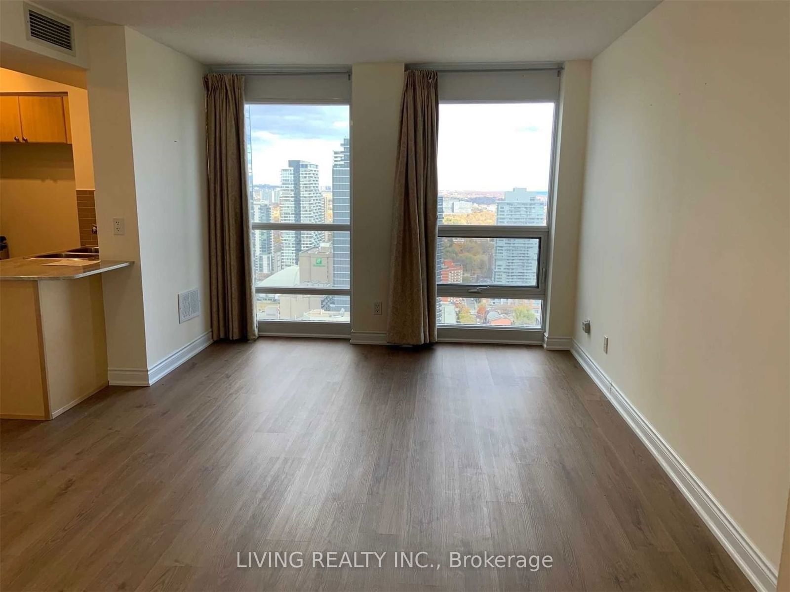 763 Bay St, unit 3802 for rent - image #3