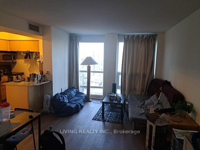 763 Bay St, unit 3802 for rent