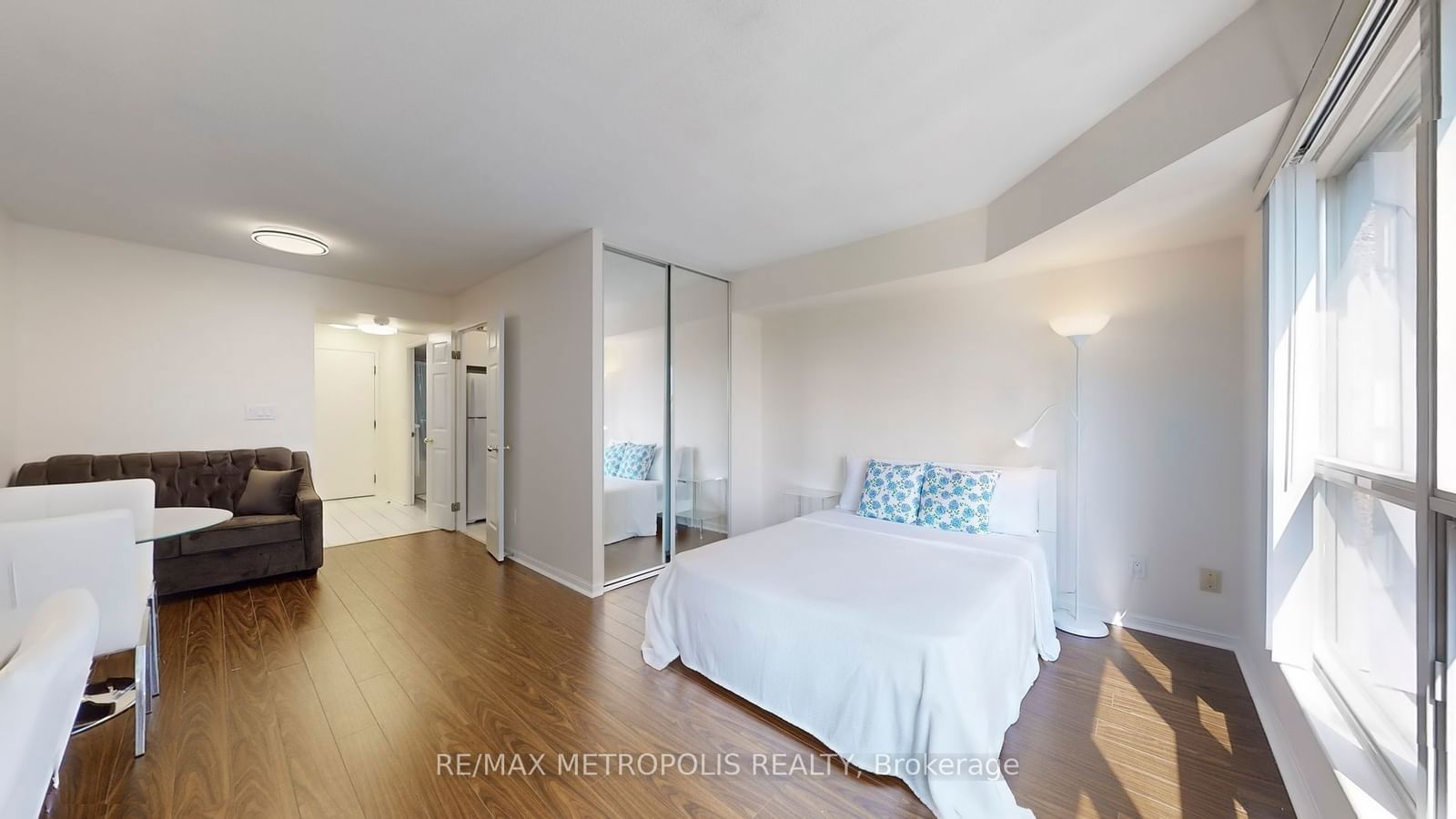 7 Carlton St, unit 1002 for rent