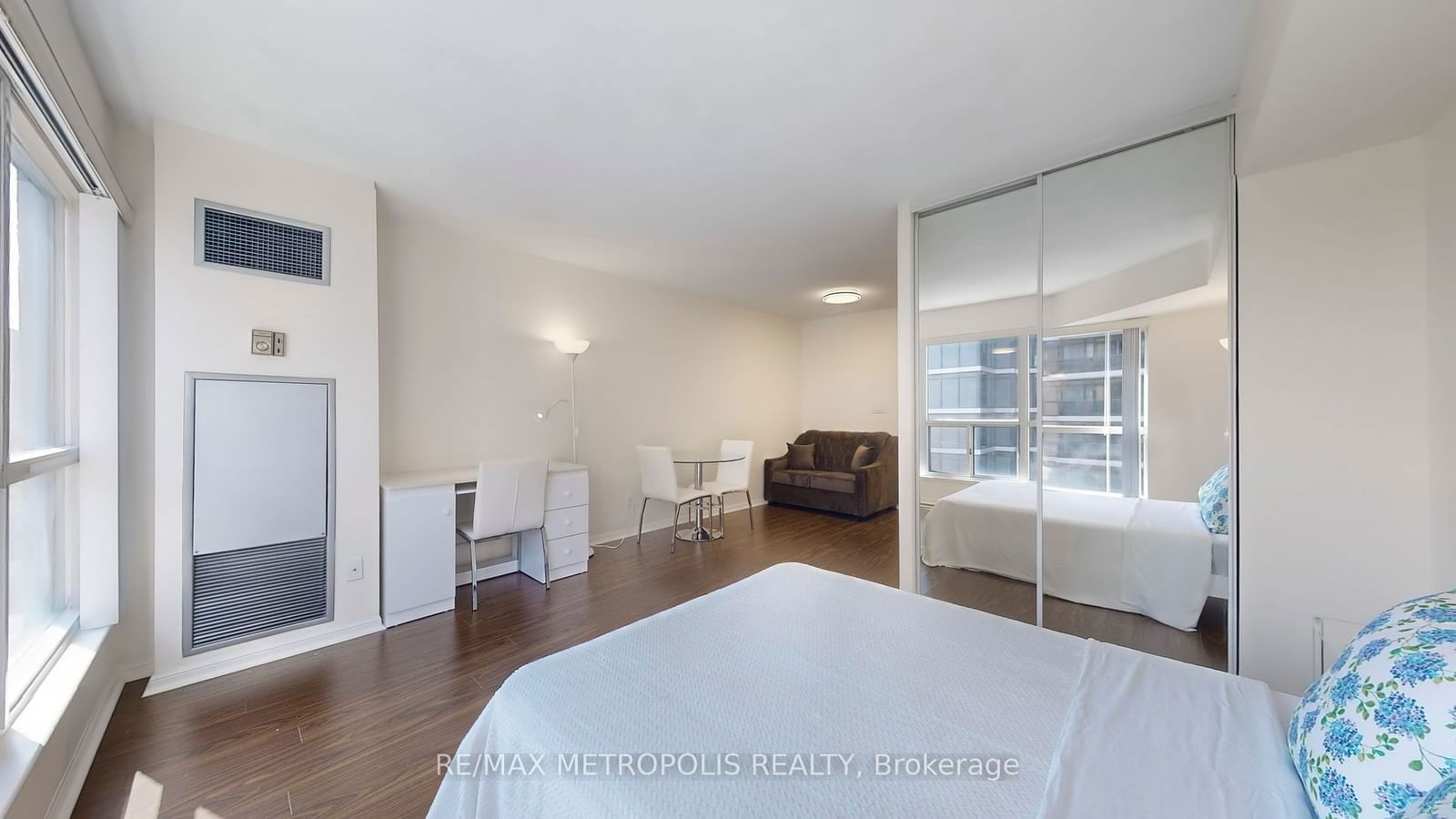 7 Carlton St, unit 1002 for rent - image #11