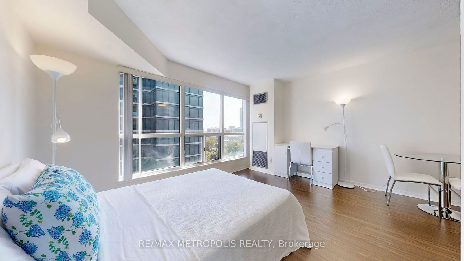 7 Carlton St, unit 1002 for rent - image #8