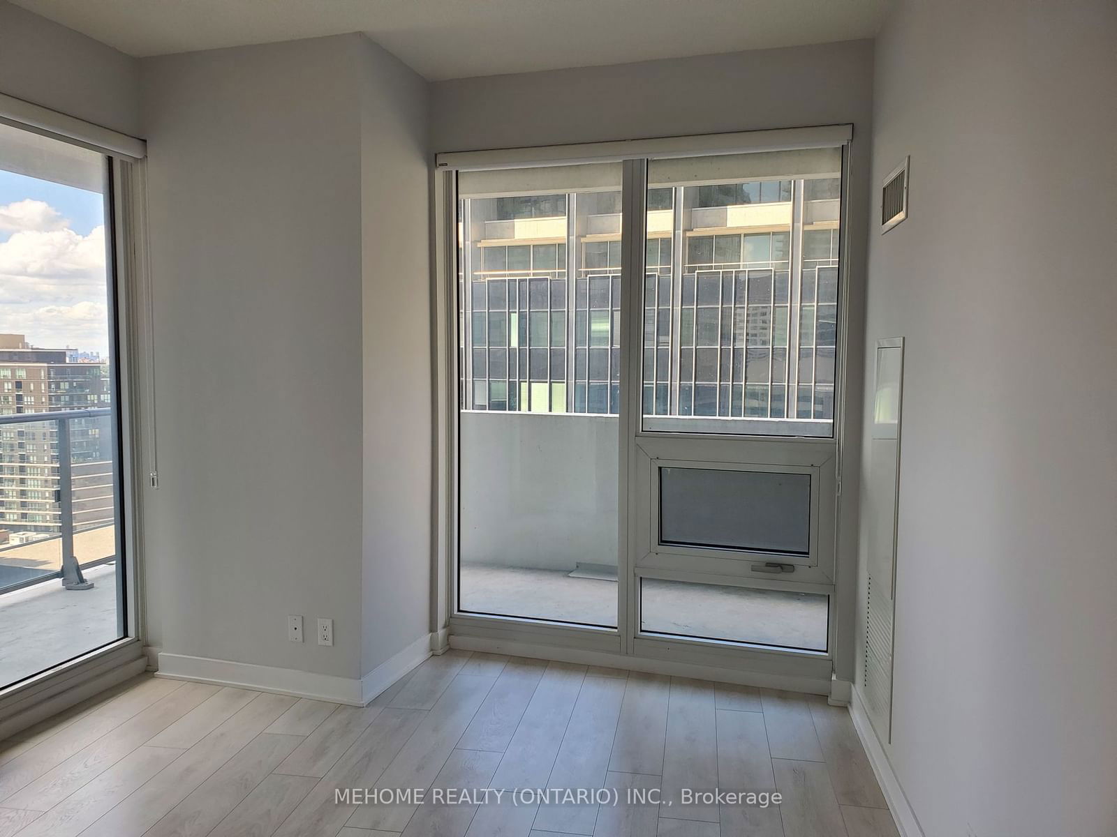 2221 Yonge St, unit #1508 for sale