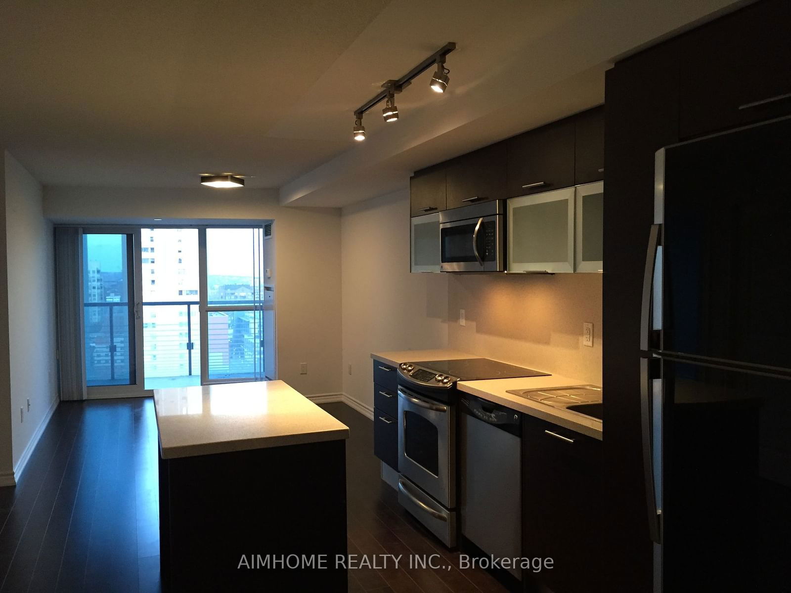 386 Yonge St, unit 1405 for rent - image #3