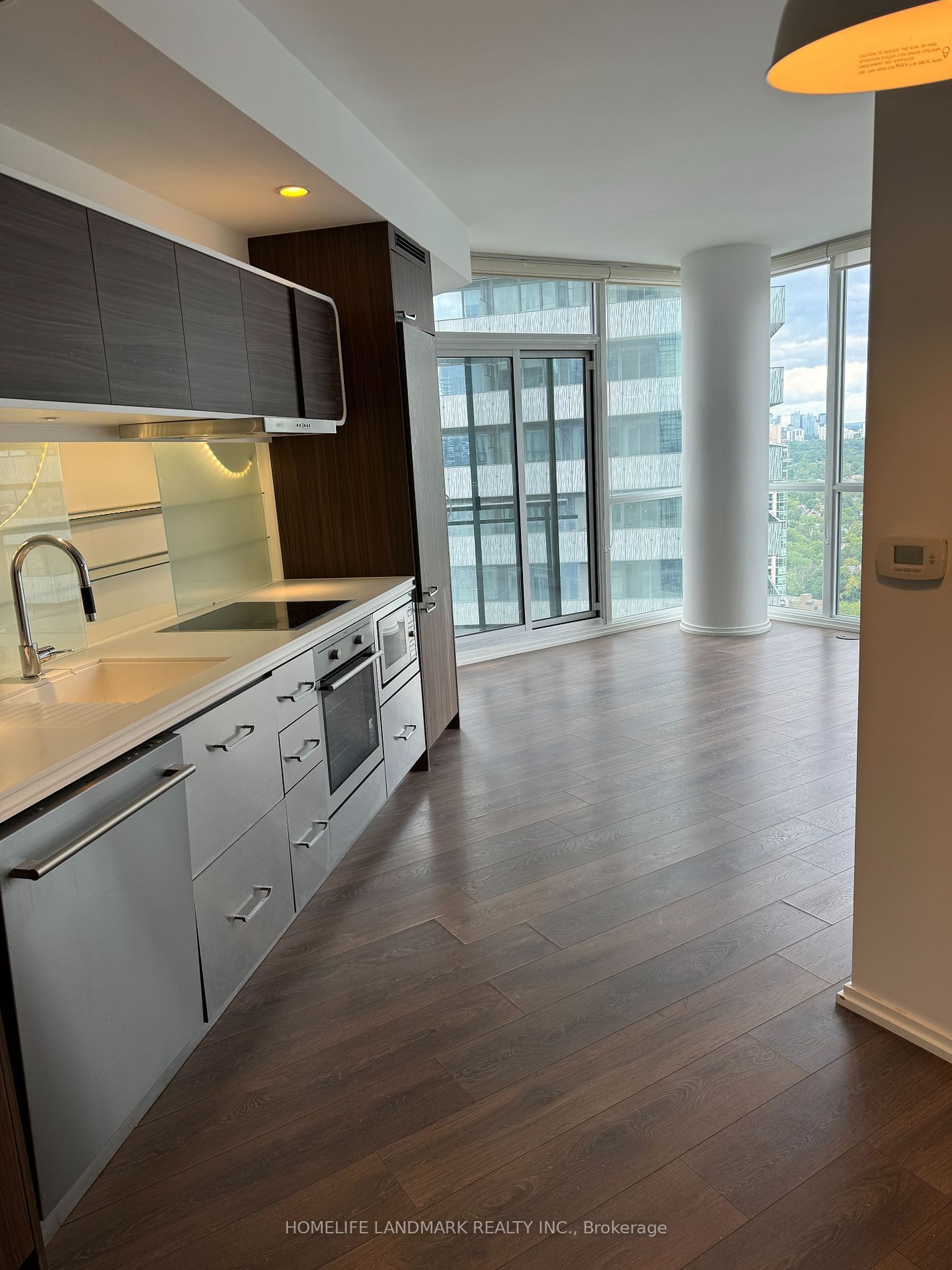 45 Charles St E, unit 3909 for rent - image #3