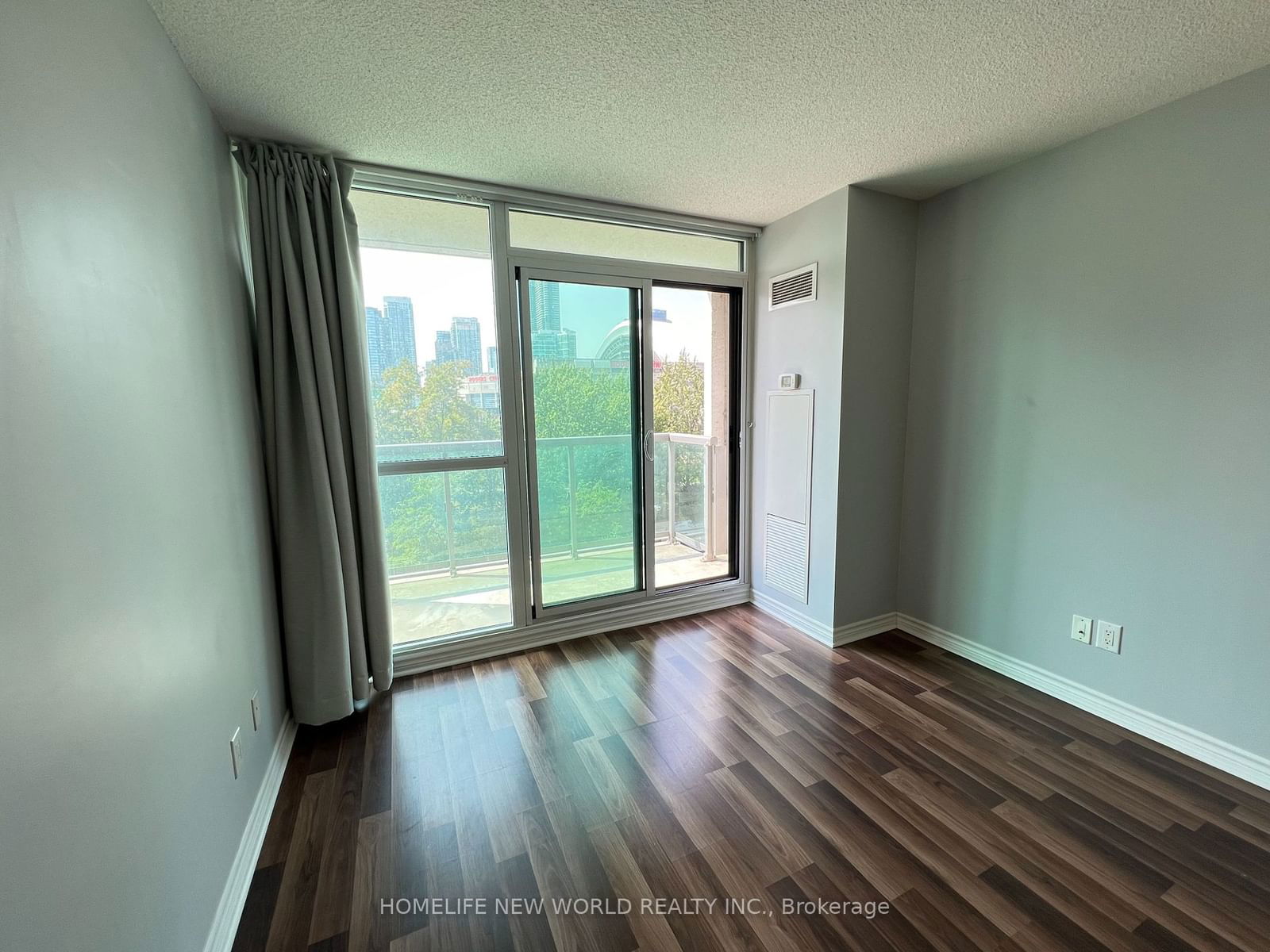 25 Lower Simcoe St, unit 617 for rent - image #11