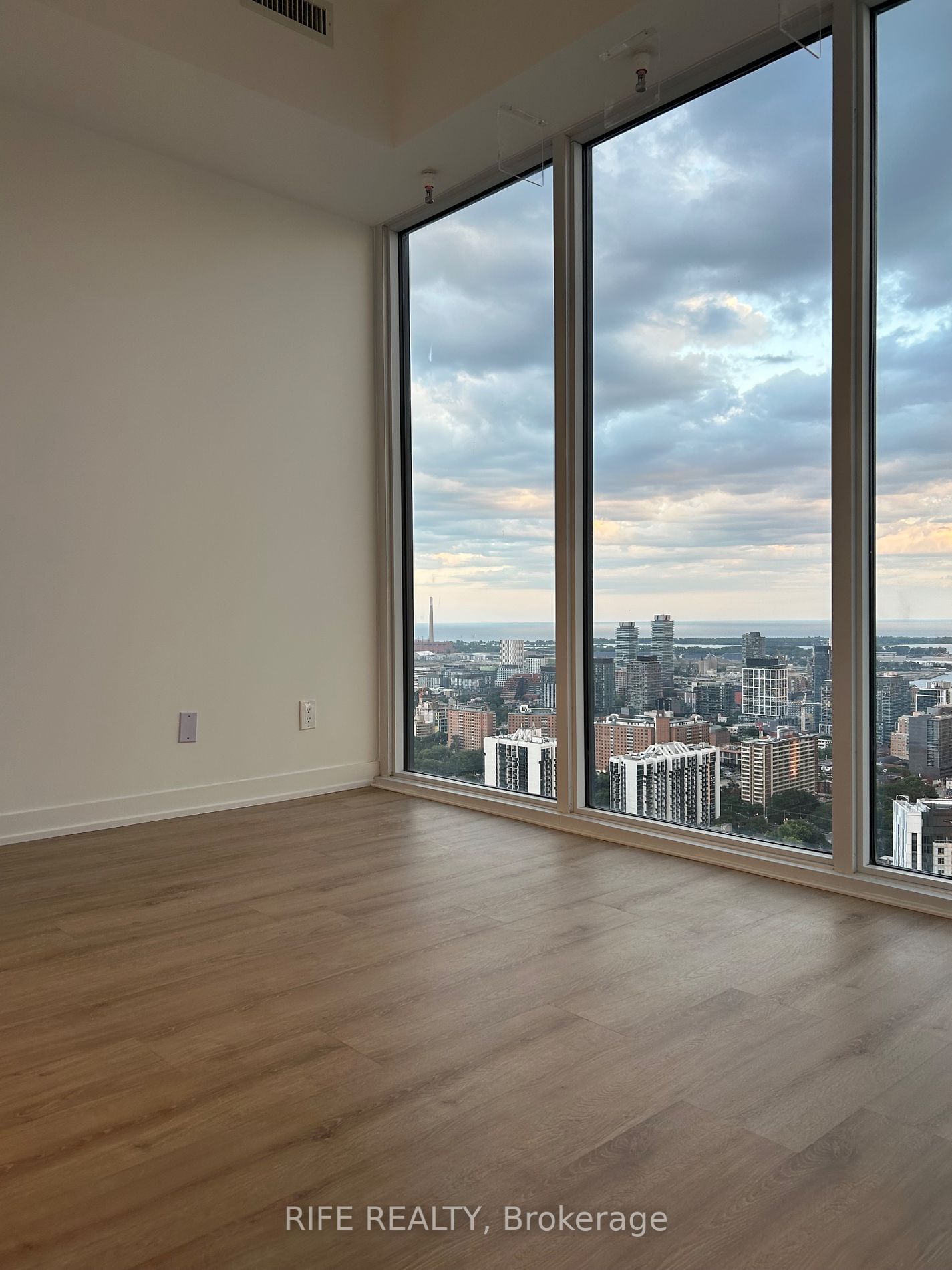 319 Jarvis St, unit 4517 for rent - image #3