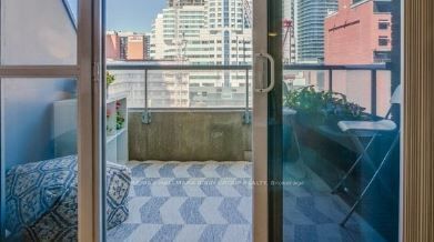 270 Wellington St W, unit 824 for rent