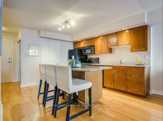 270 Wellington St W, unit 824 for rent - image #5