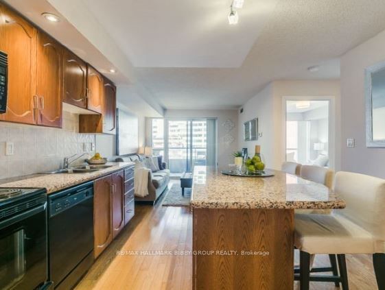 270 Wellington St W, unit 824 for rent - image #6