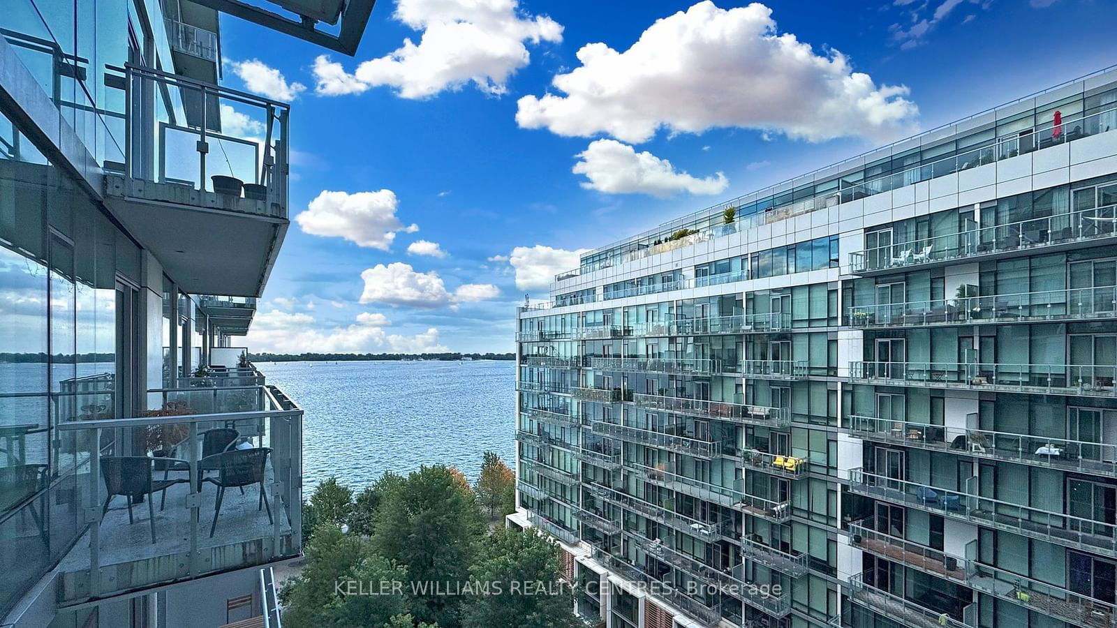 39 Queens Quay E, unit 929 for sale