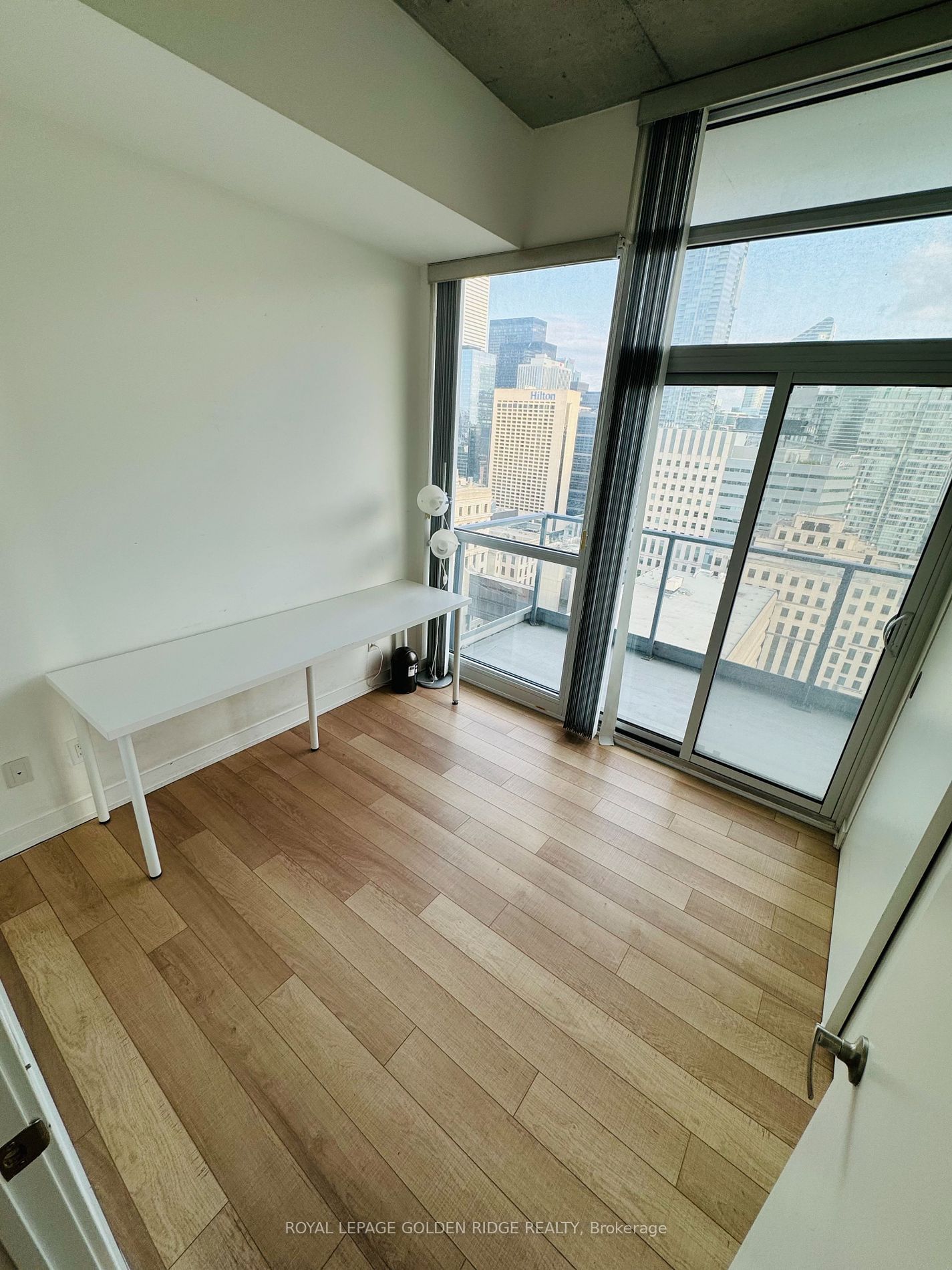 210 Simcoe St, unit 2403 for rent - image #7