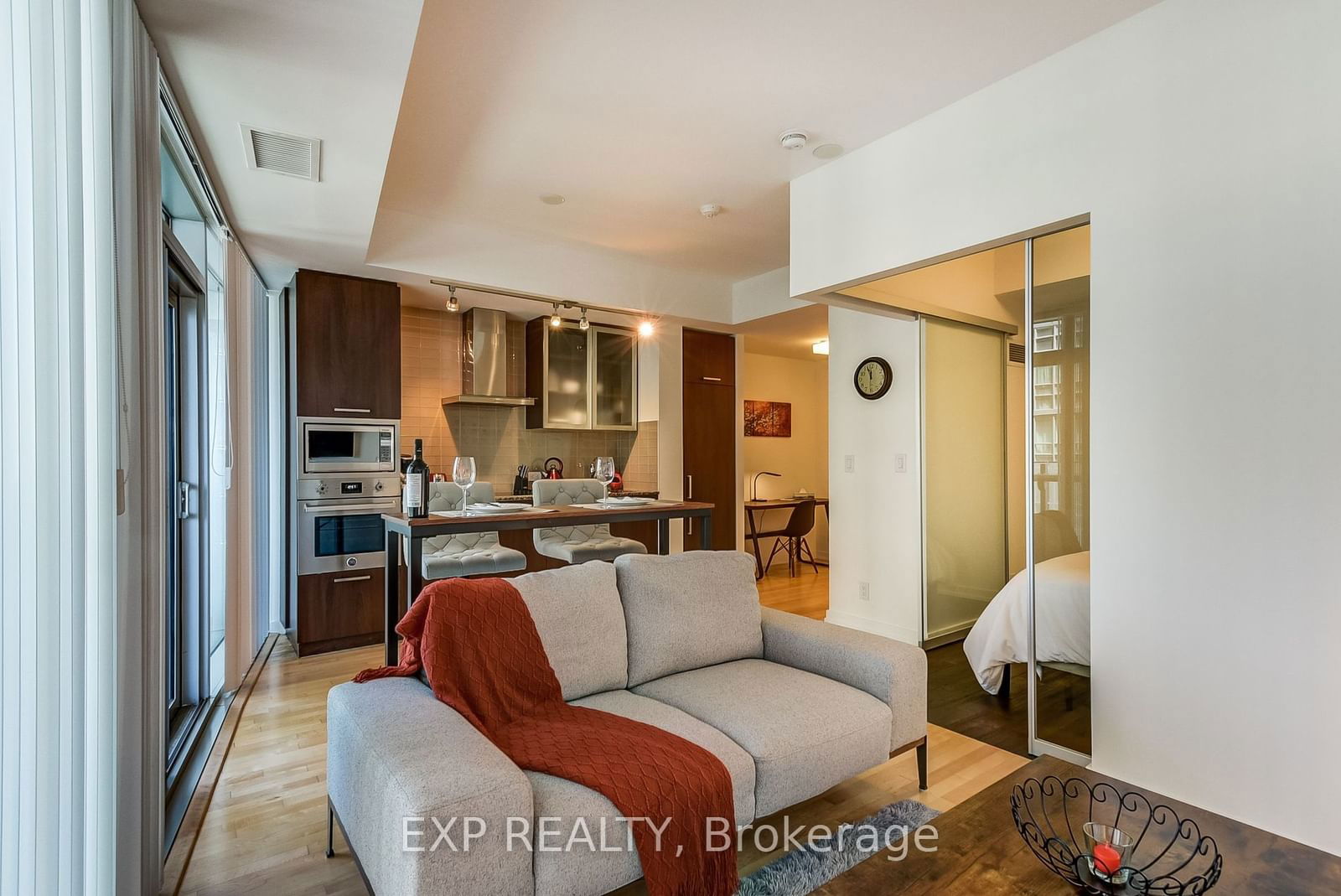 12 York St, unit 1406 for sale - image #19