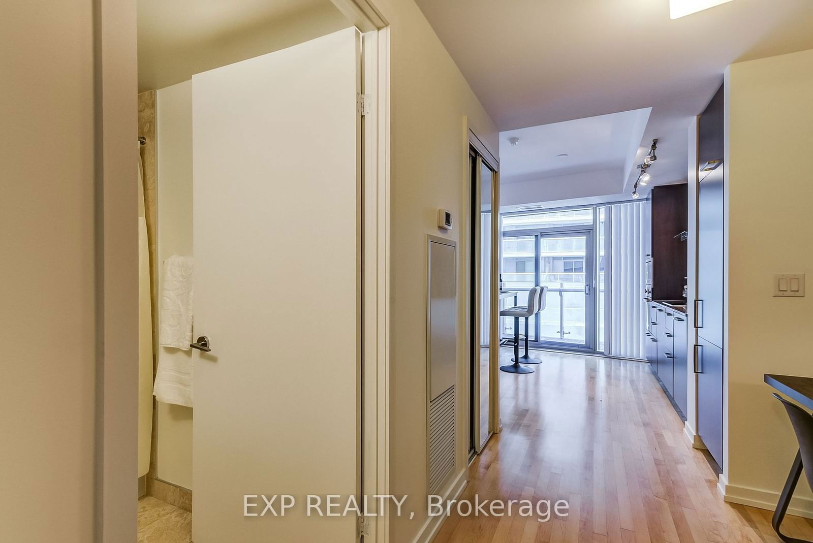 12 York St, unit 1406 for sale - image #5