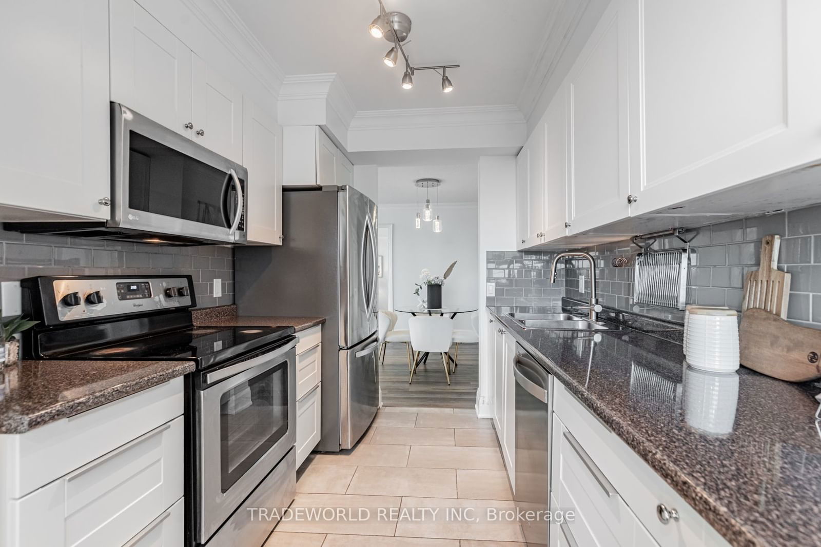 18 Parkview Ave, unit 1506 for sale - image #13