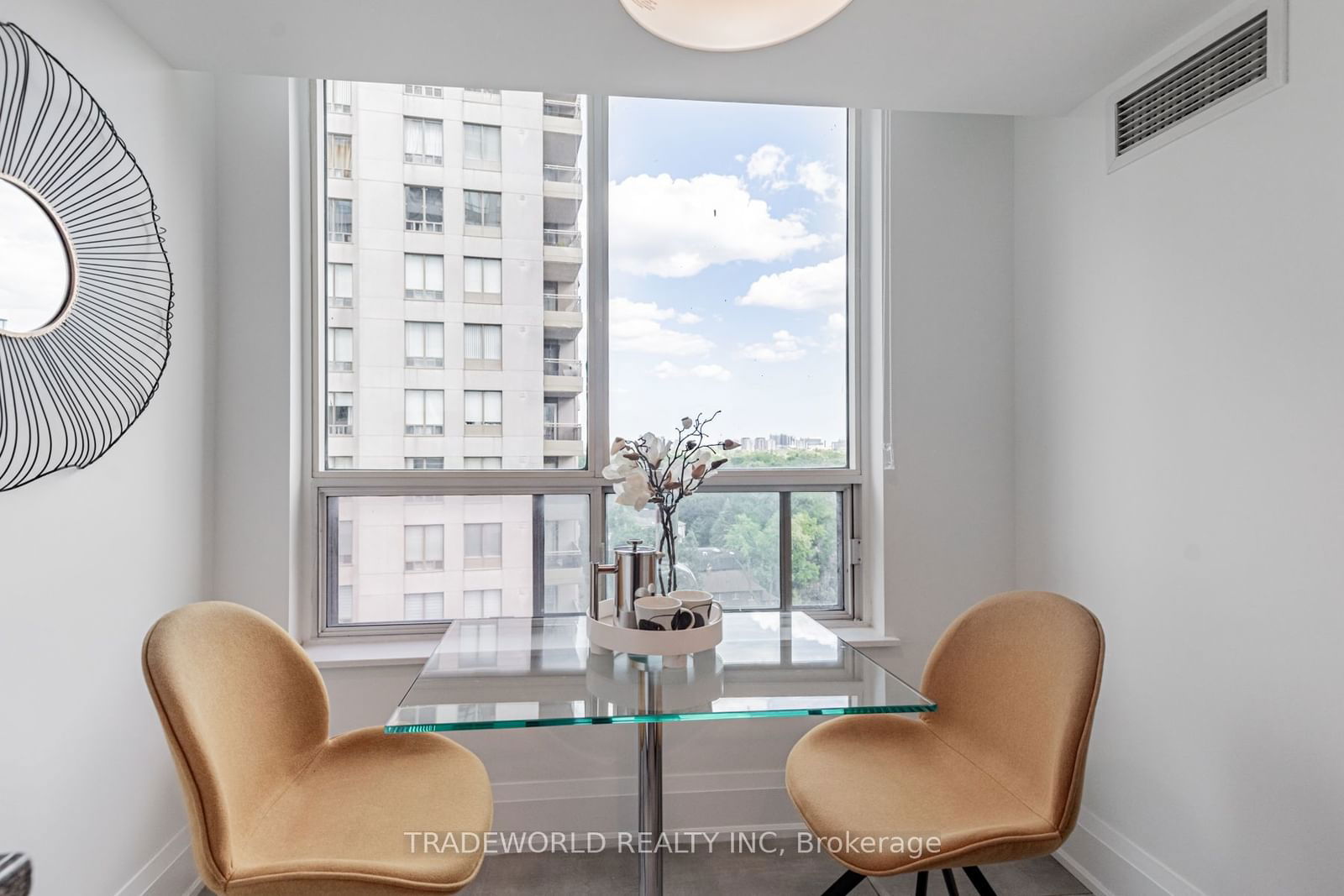 18 Parkview Ave, unit 1506 for sale