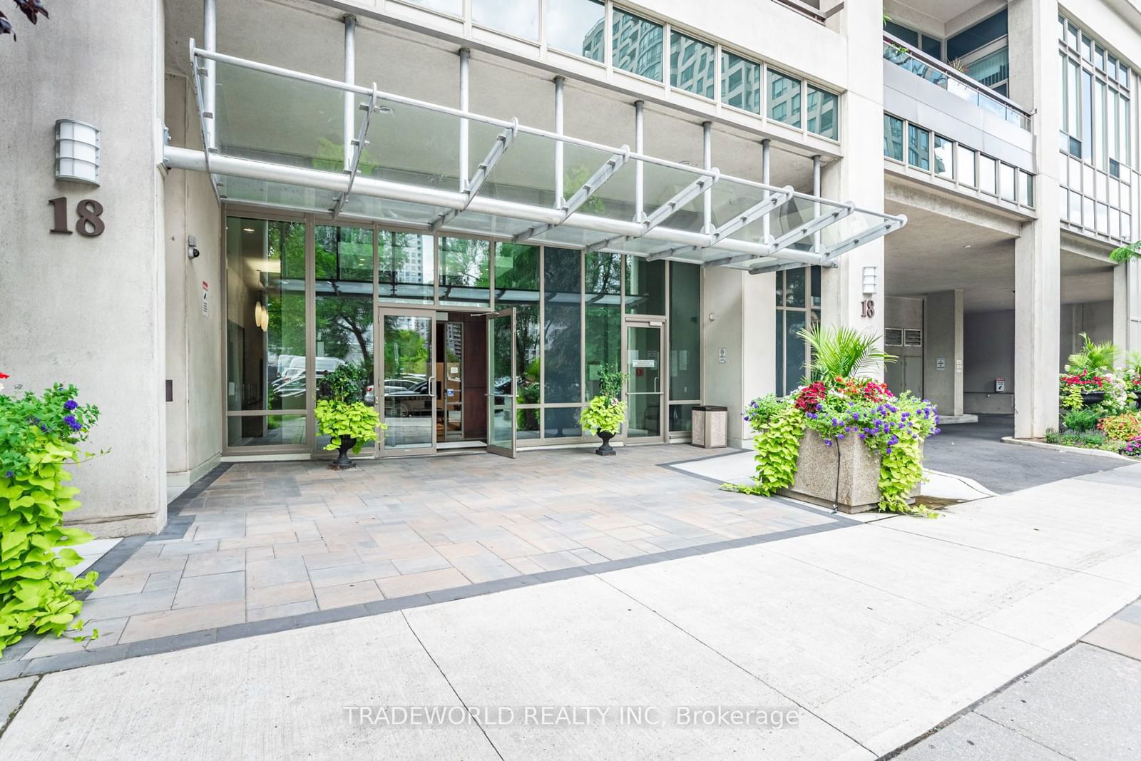 18 Parkview Ave, unit 1506 for sale - image #2