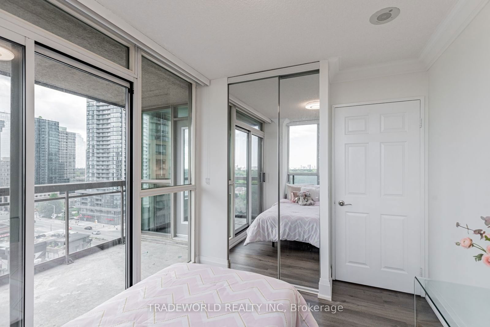 18 Parkview Ave, unit 1506 for sale - image #22