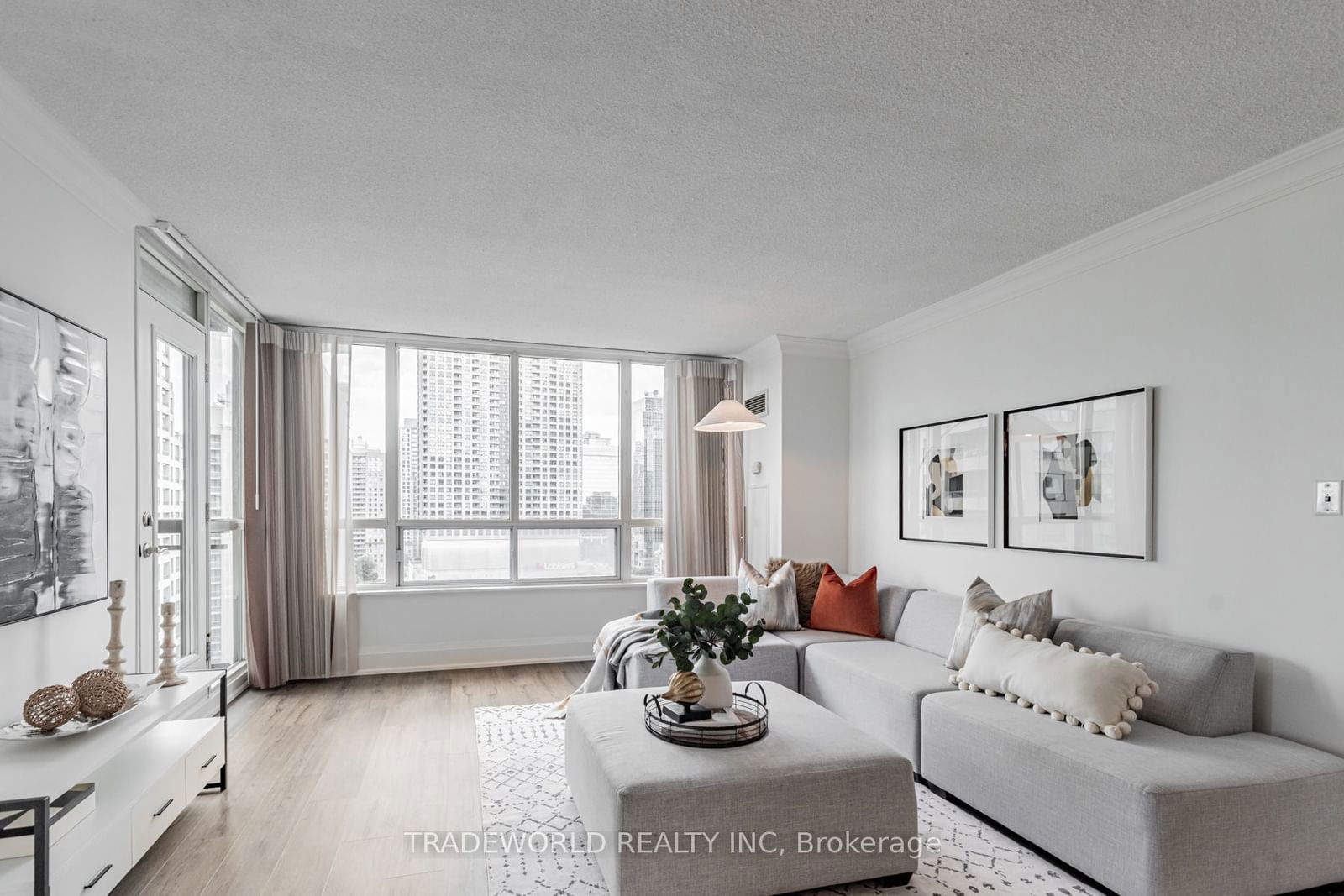 18 Parkview Ave, unit 1506 for sale