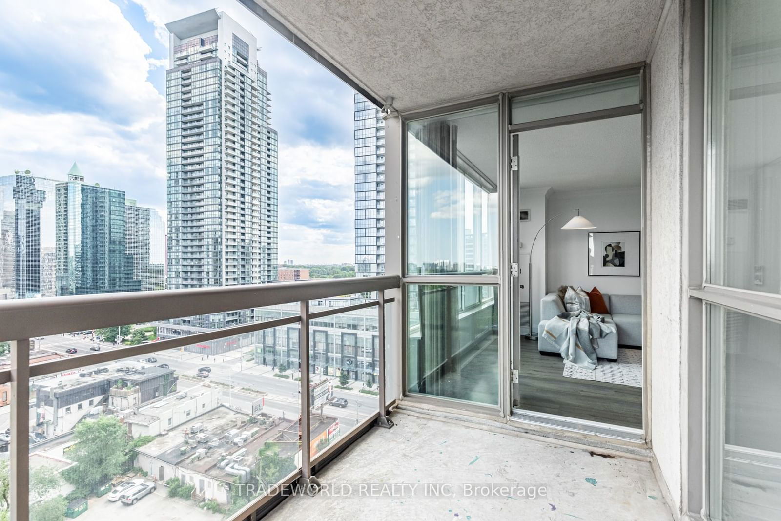 18 Parkview Ave, unit 1506 for sale