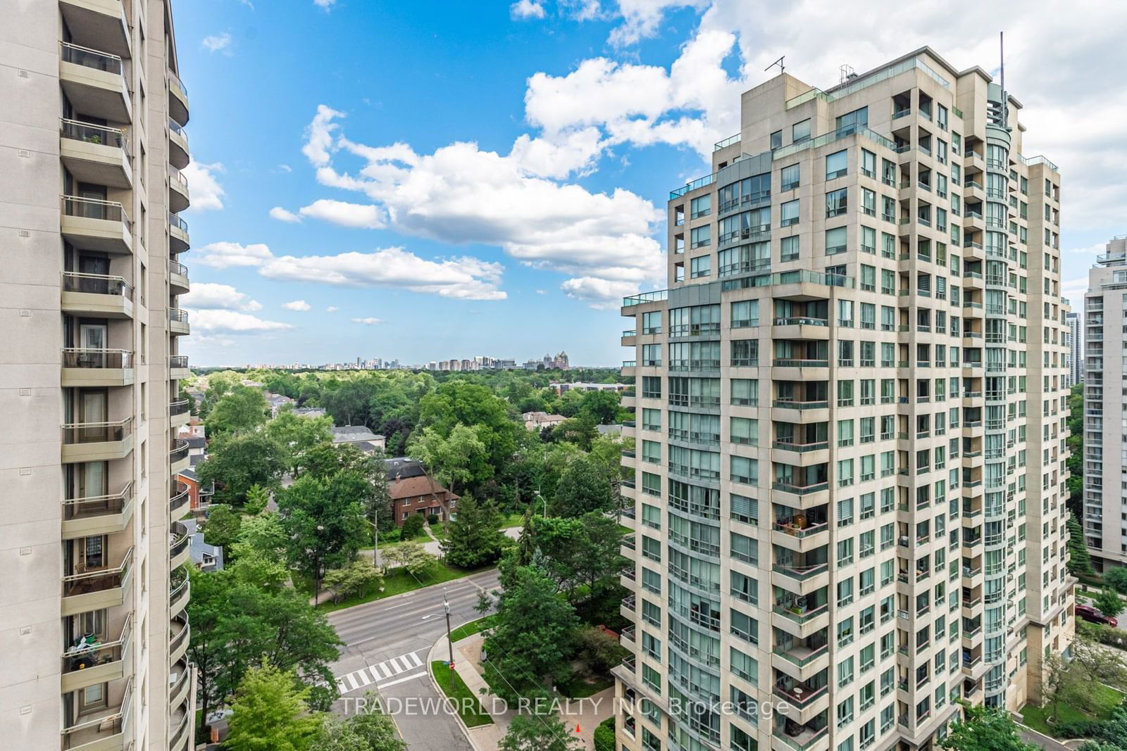 18 Parkview Ave, unit 1506 for sale