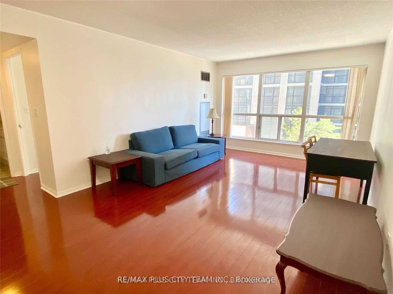 7 Carlton St, unit 401 for rent - image #3