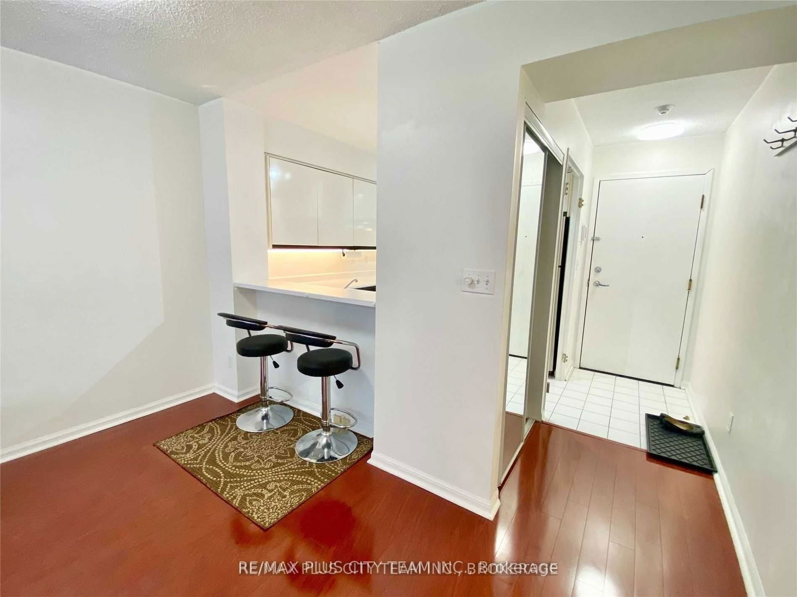 7 Carlton St, unit 401 for rent - image #5