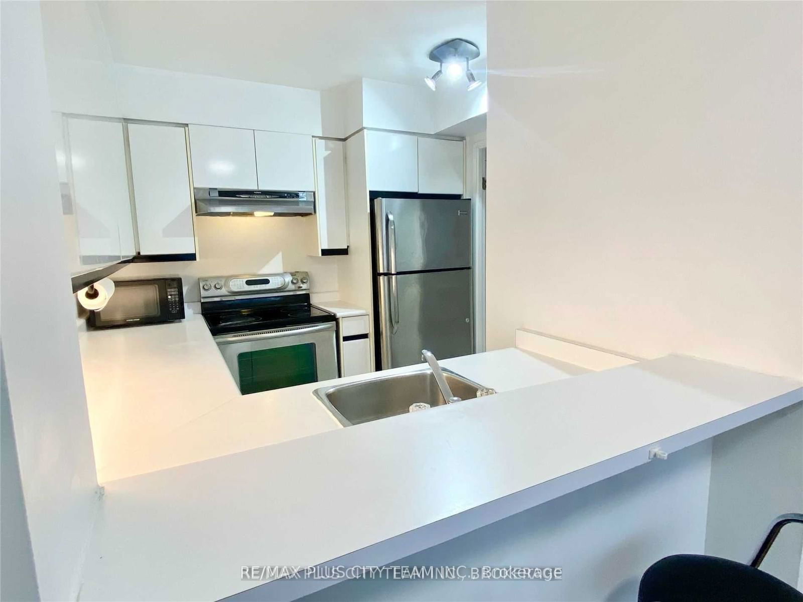 7 Carlton St, unit 401 for rent - image #7