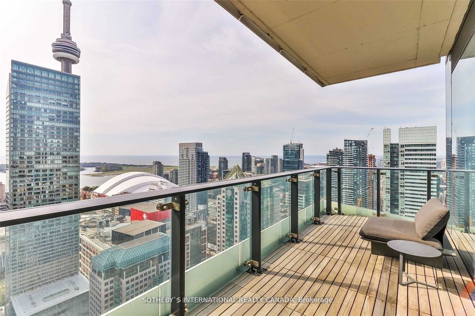 224 King St W, unit 4302 for rent