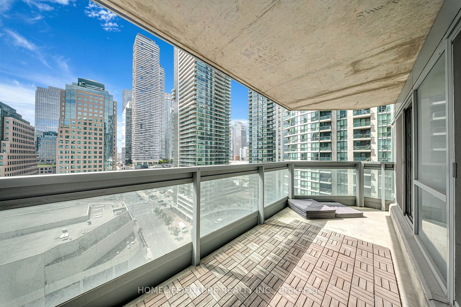 10 Yonge St, unit 1603 for sale