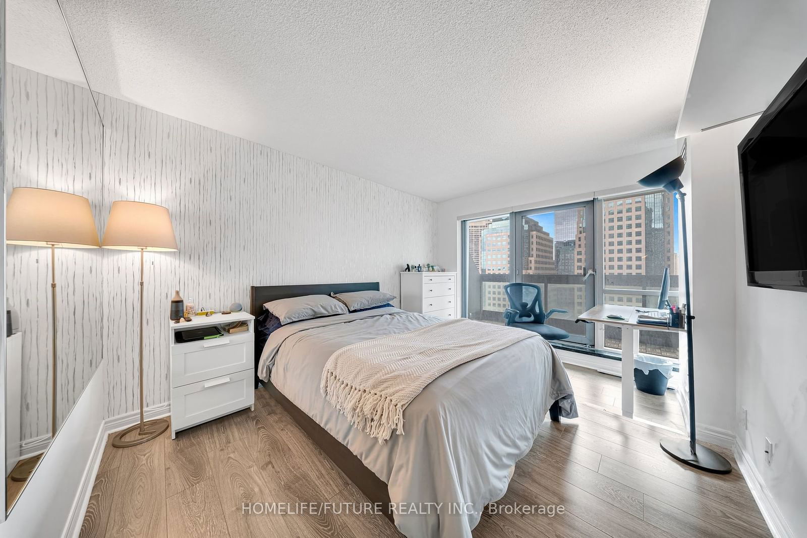 10 Yonge St, unit 1603 for sale