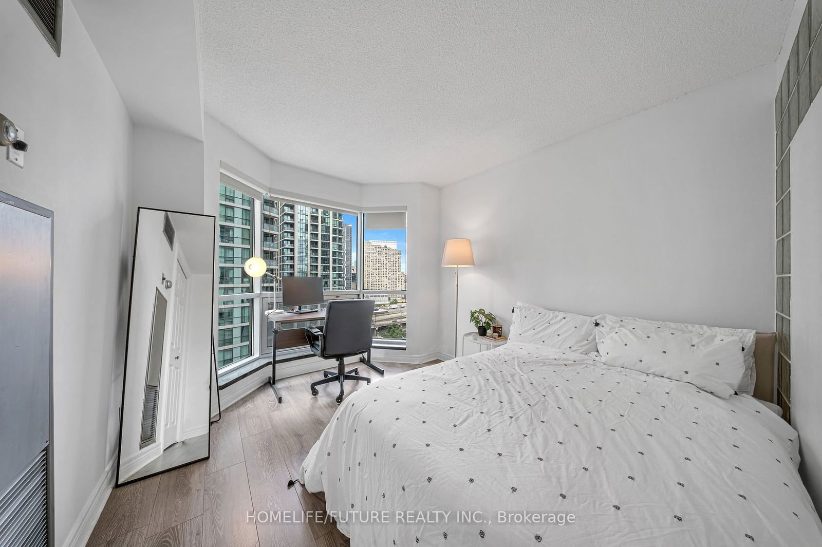 10 Yonge St, unit 1603 for sale - image #8