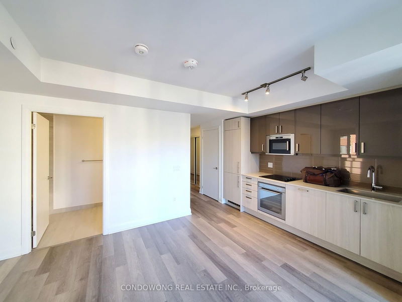 77 Mutual St, unit 709 for rent - image #1