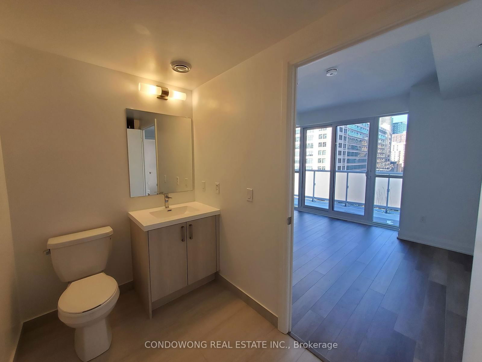 77 Mutual St, unit 709 for rent - image #11