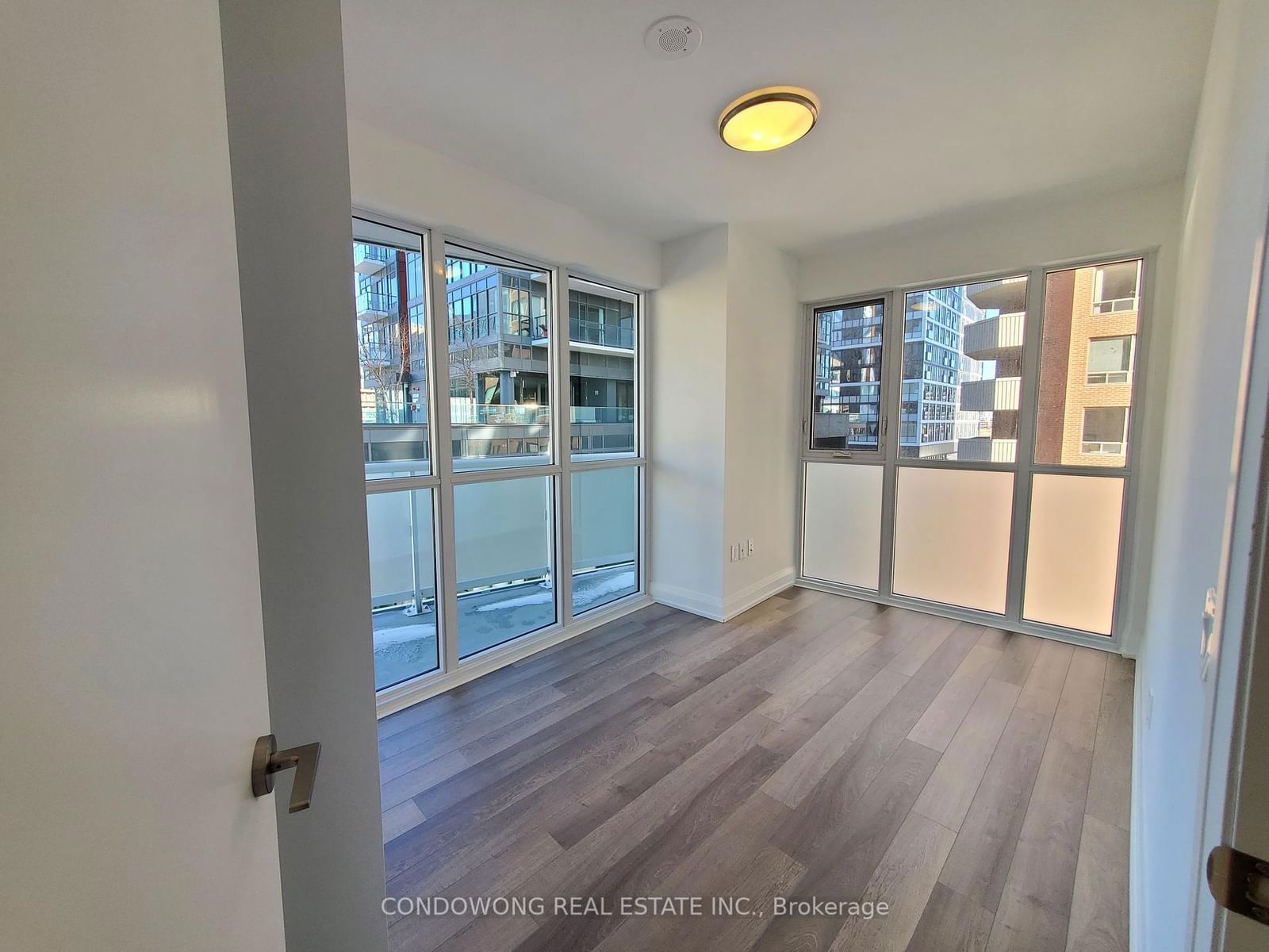 77 Mutual St, unit 709 for rent - image #3