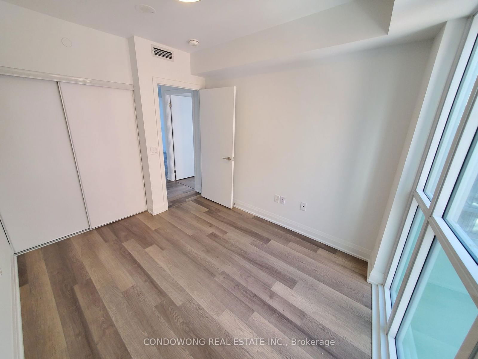 77 Mutual St, unit 709 for rent - image #7