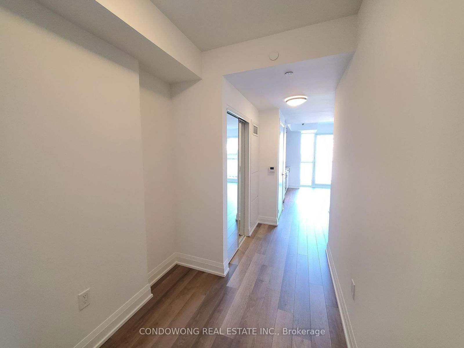 77 Mutual St, unit 709 for rent - image #8