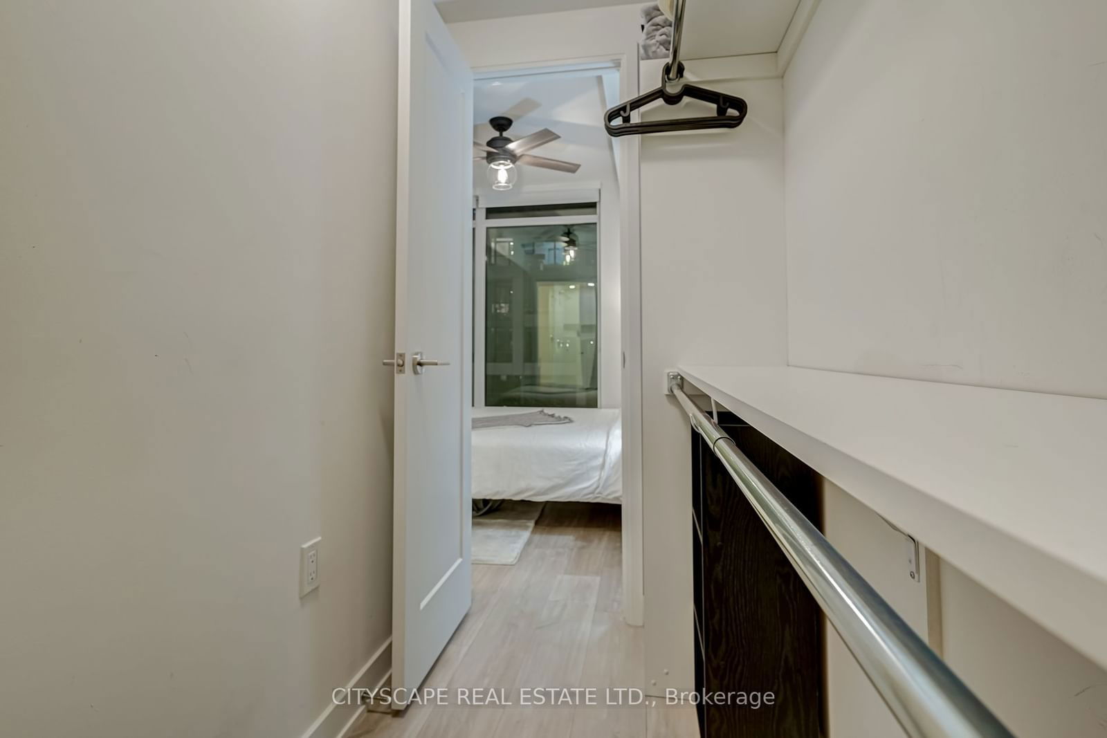 27 Bathurst St, unit 416 for rent - image #16