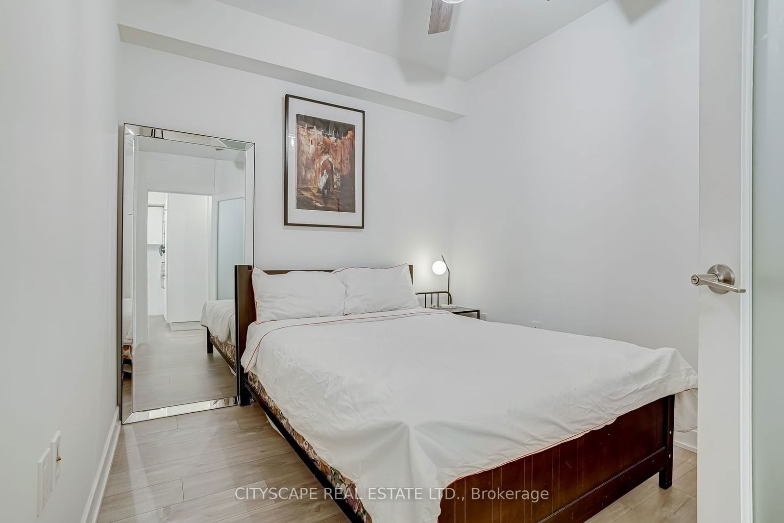 27 Bathurst St, unit 416 for rent - image #2