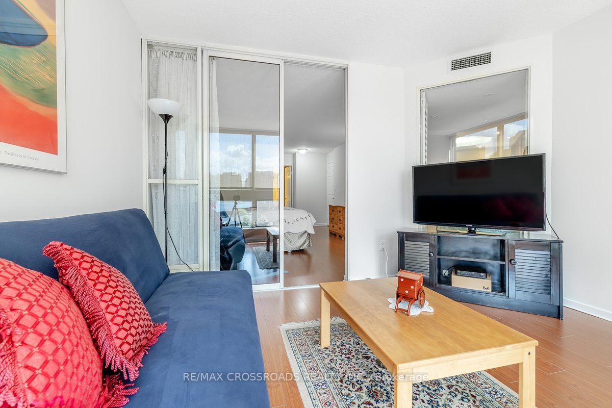 10 Kenneth Ave, unit 1203 for sale - image #5