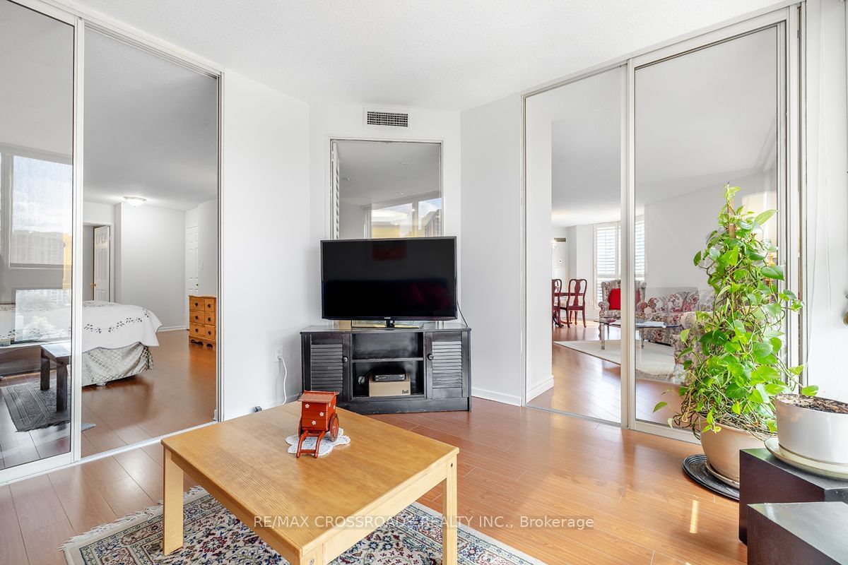 10 Kenneth Ave, unit 1203 for sale - image #6