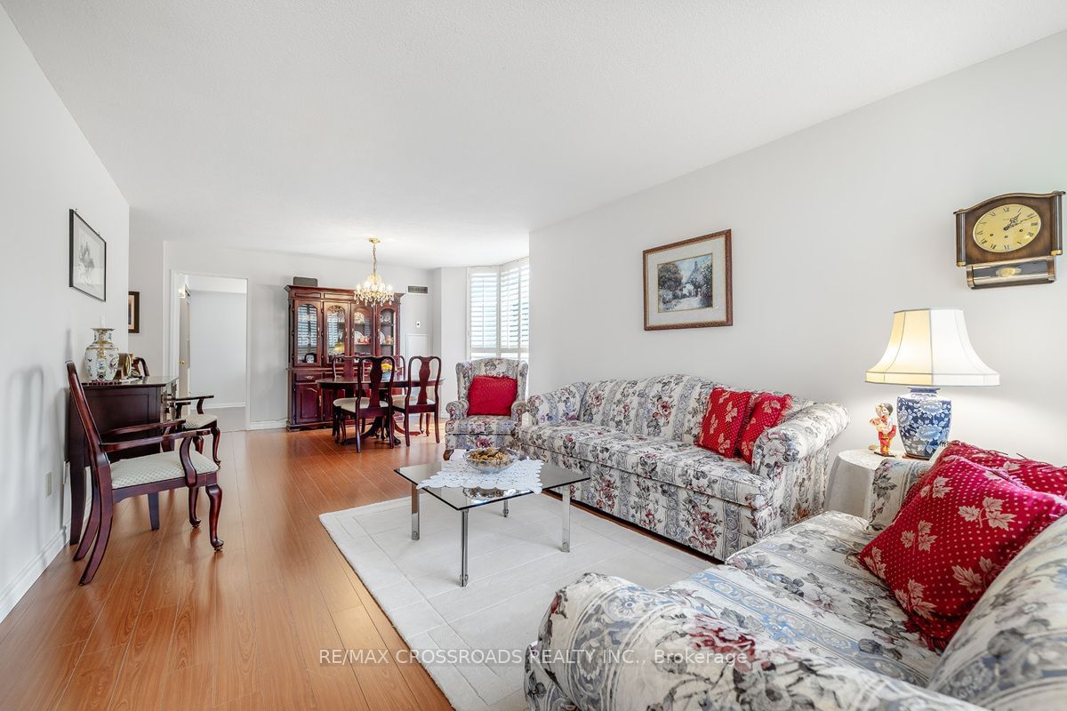 10 Kenneth Ave, unit 1203 for sale - image #9